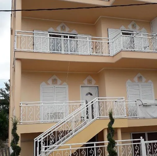 House Dilena Tsimtsiri Luxury 1 度假居